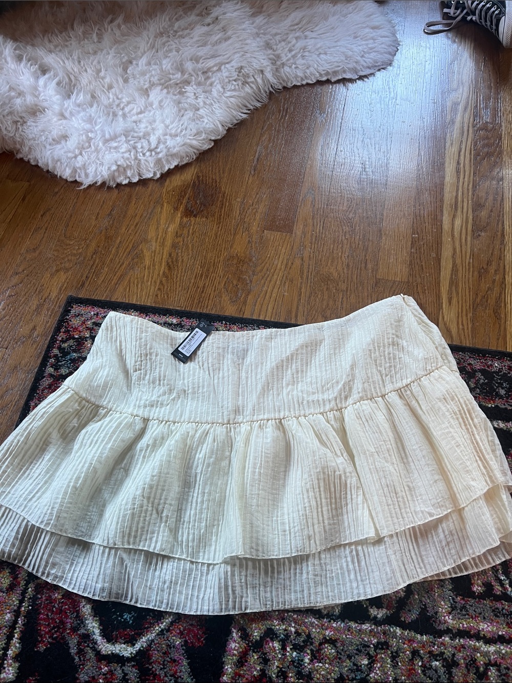 PrettyLittleThing Cream Layered Ruffle Mini Skirt - Picture 3 of 3